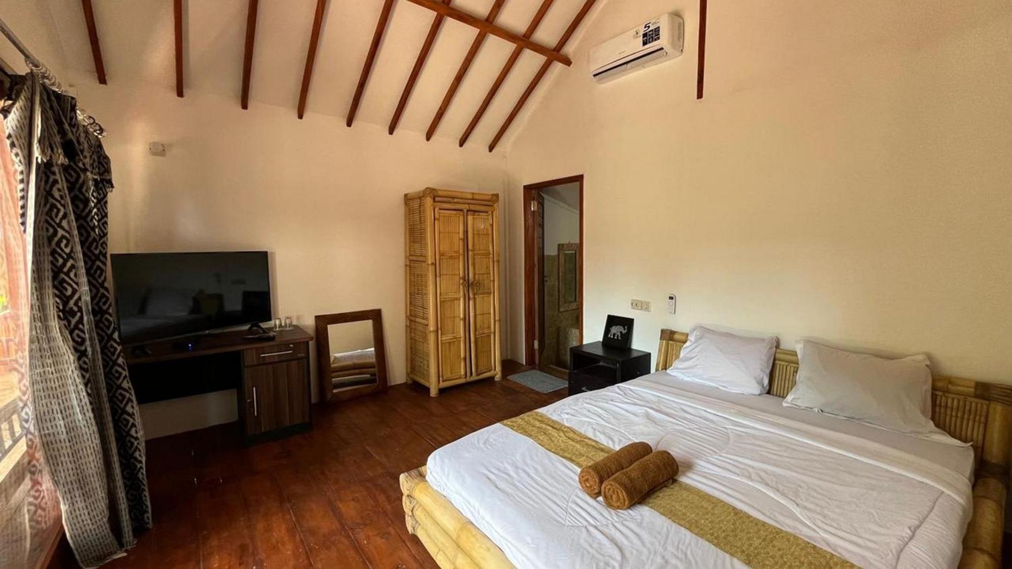 Hotel Cici Senggigi 2*